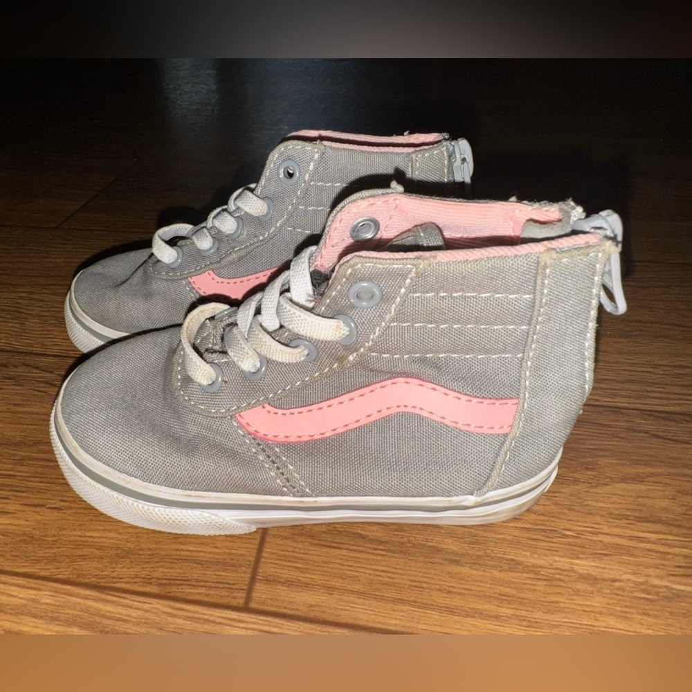 Size 6 Toddler SK8-Hi Zip Gray/Pink Vans
